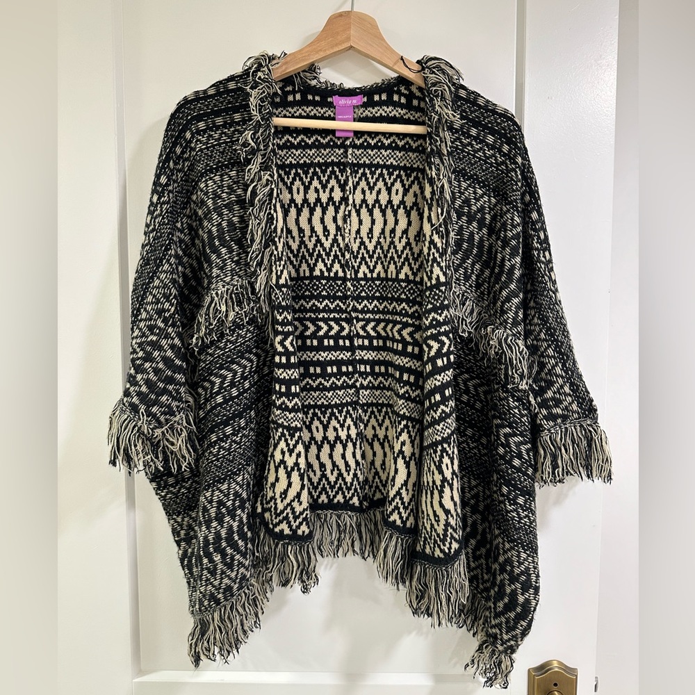 Olivia M. Geometric fringe sweater Sz Small